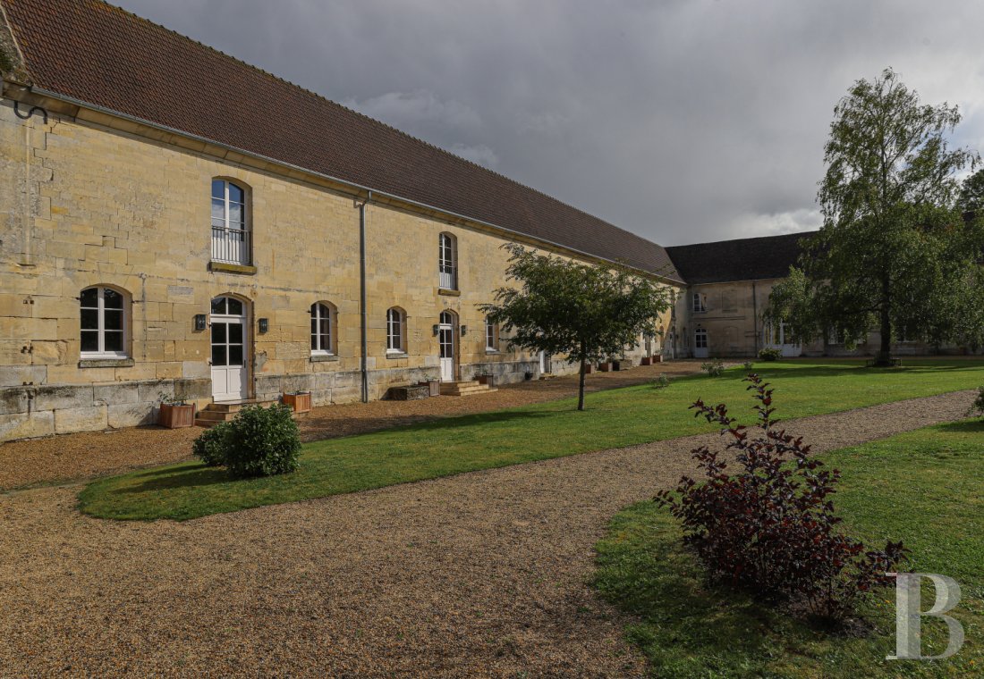A large 18th century farmhouse and dovecote transformed into a hotel in the Oise, near Senlis - photo  n°28